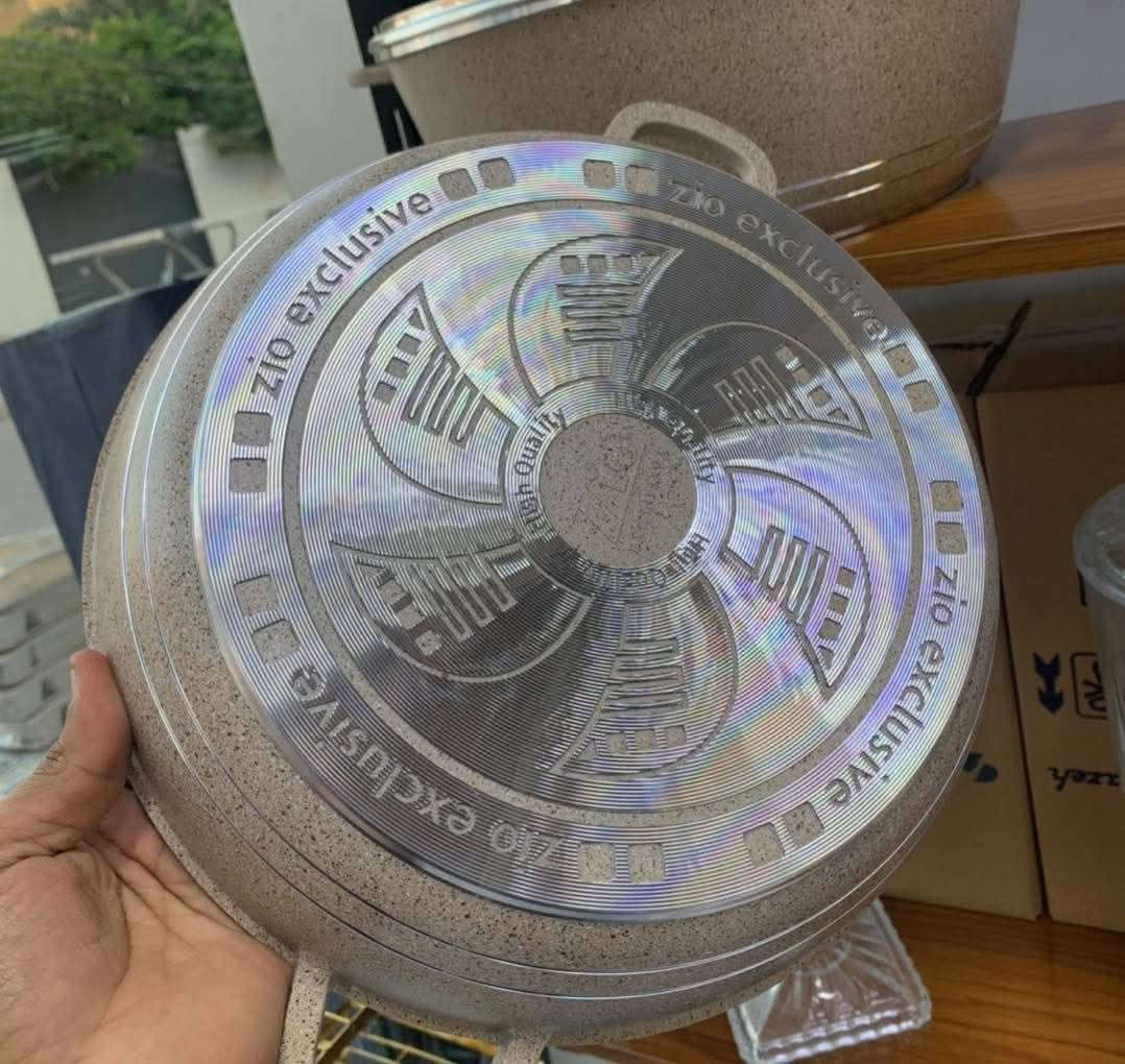 🔻خمس قطع من شركة زيو بسعر 50 ألف🔻  
الاحجام من 20 الى32 سم  قدور كرانيت اصلي زيتي يدة خشب صاج درجة أولى كوالتي عالي خدمة التوصيل على الرقم *********** عنواننا قرب سدة الكوت مقابل مول سير وليم مرحبا بالعوائل الكرام
