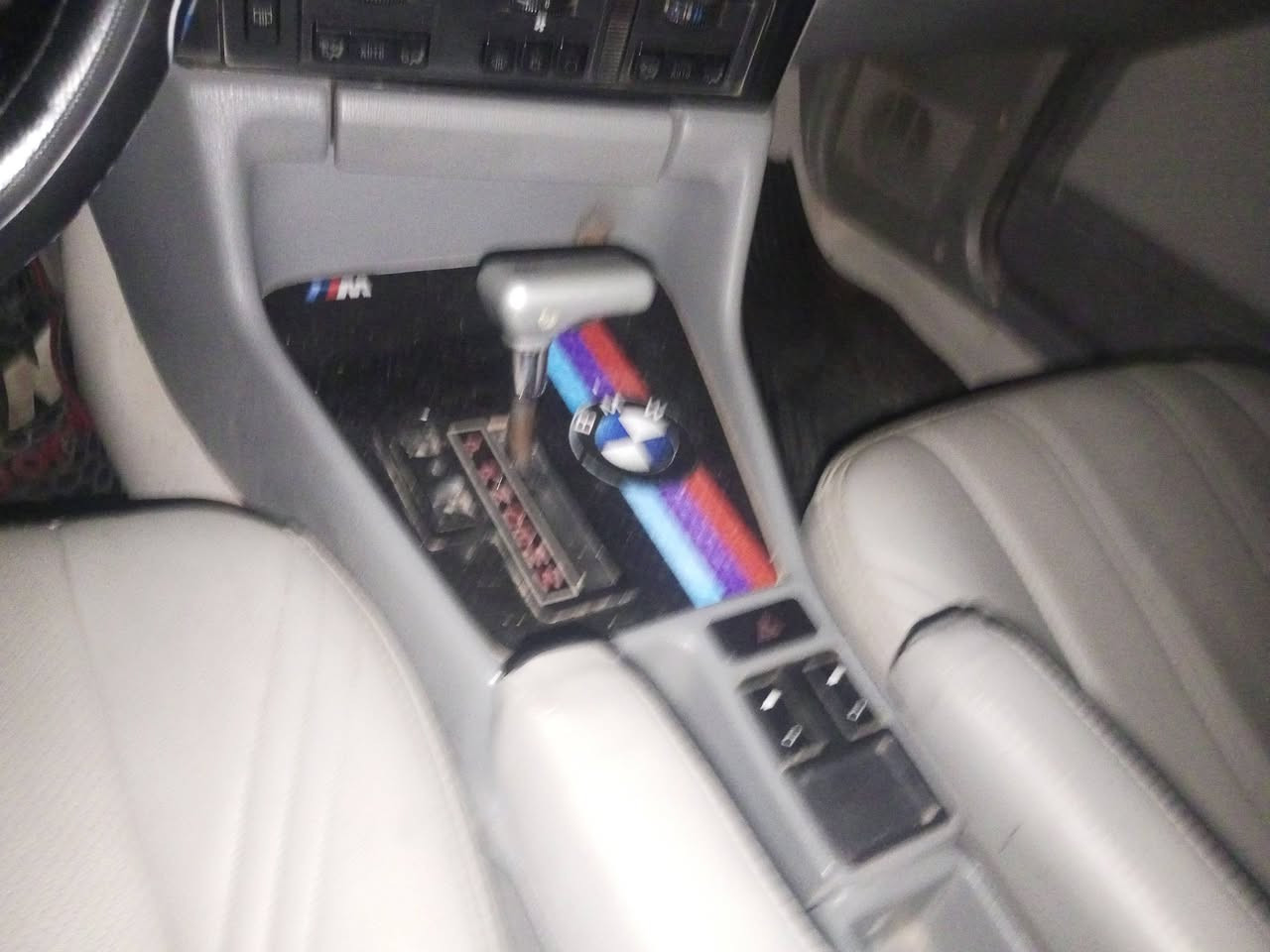 سلام عليكم سياره بي ام موديل 1993 الحجم 525 كهربائيات شغالات تبريد شغال رقم اربيل مابيه ولاصبغ ولا دعمه مابيها تبديل ولا قطعه العنوان ديالى بعقوبة المفرك السعر 55 وبيها مجال الرقم***********
