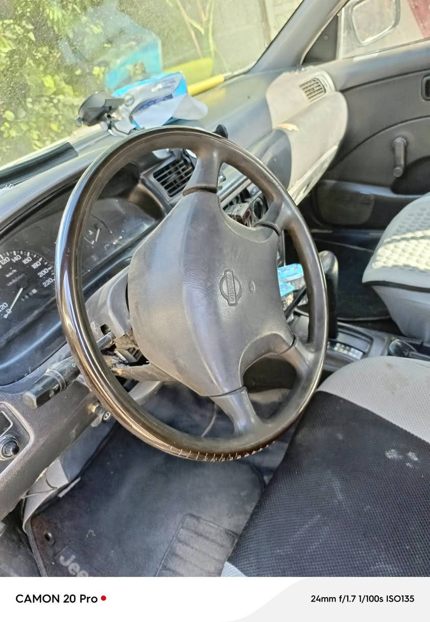 نيسان سني 2000
سيارة كير محرك تبريد شغال 
باسمي تحويل مباشر 
هزة. رقم جديد 
ب ٤٥ بيها مجال
***********
الشعب
