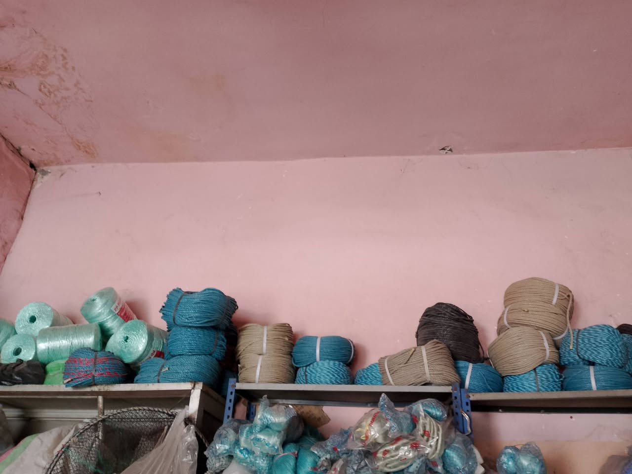 السلام عليكم يوجد جميع انواع الحبل يوجد توصيل جميع محافظات العراق للتواصل *********** ابو رحمة
