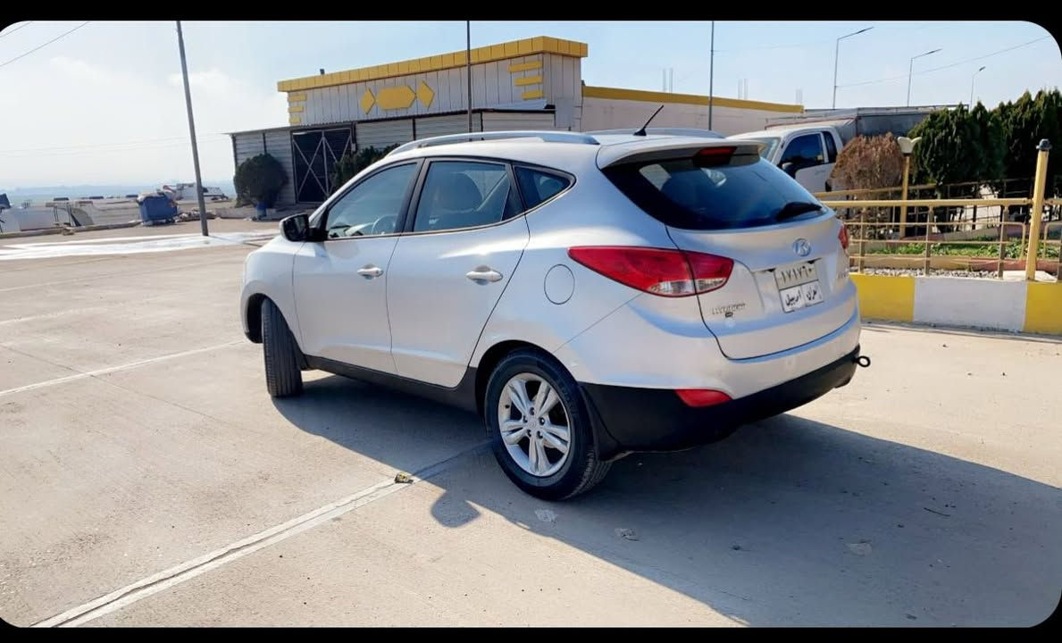 هوندا تكسون  موديل2011 من استيلام شريكه ايد واحد شخس بدون صبغ محرك ما مفتوح رقم اربيل ماشيه120  مكان سياره اربيل تلفون  ***********سعر ١٣٢  بي مجل قليل
***********
