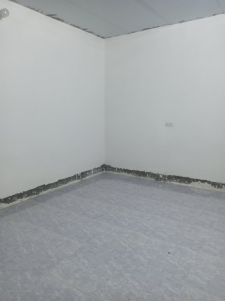 السلام عليكم اعيد النشر بسبب الوعود الكاذبه بيت البيع مساحه 160 متر حي الشرطه مقابل حي المهندسين كما موضح في الصور جميع الخدمات متوفره ماء كهرباء خط مولده الاستفسار الاتصال ***********
