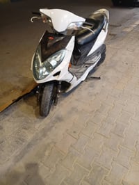 دراجه كموكو  للبيع دراجه مكينه كلش حلو وناعمه وتجي تفحصه كله شغاله بس ...