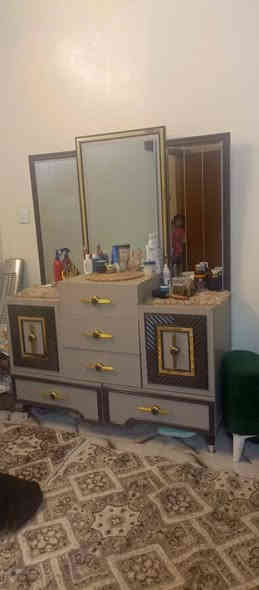 السلام عليكم غرفه نوم تركيه للبيع 10 قطع وتخم ديوان جديد فرع ابو العز قرب المولده السعر مليون و200 تجي تشوف بعينك وخادم واي استفسار خادم ***********
