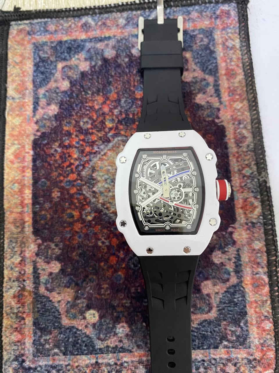 الجنطه والي بيها كله 10 ساعات نوادر وبيهم صنع يدوي سعر الجنطه مع 10 ساعات تجيك نفس الشي ومحد عنده منهم سعرها 300 الف مع التوصيل قفل 
للتواصل ***********
