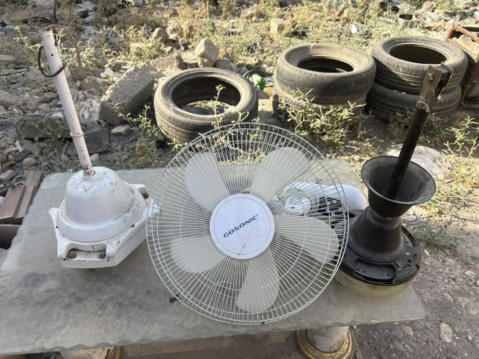 للبيع
بانكات عدد 3 جاهزين شغالات مع ملحقاتهم
كشر مبردات عدد2 
غسالة هيتاشي شغاله 
تنور كهرب عدد 2 شغال
هيتر نوال شغال
ادفع سعر 
‏***********

