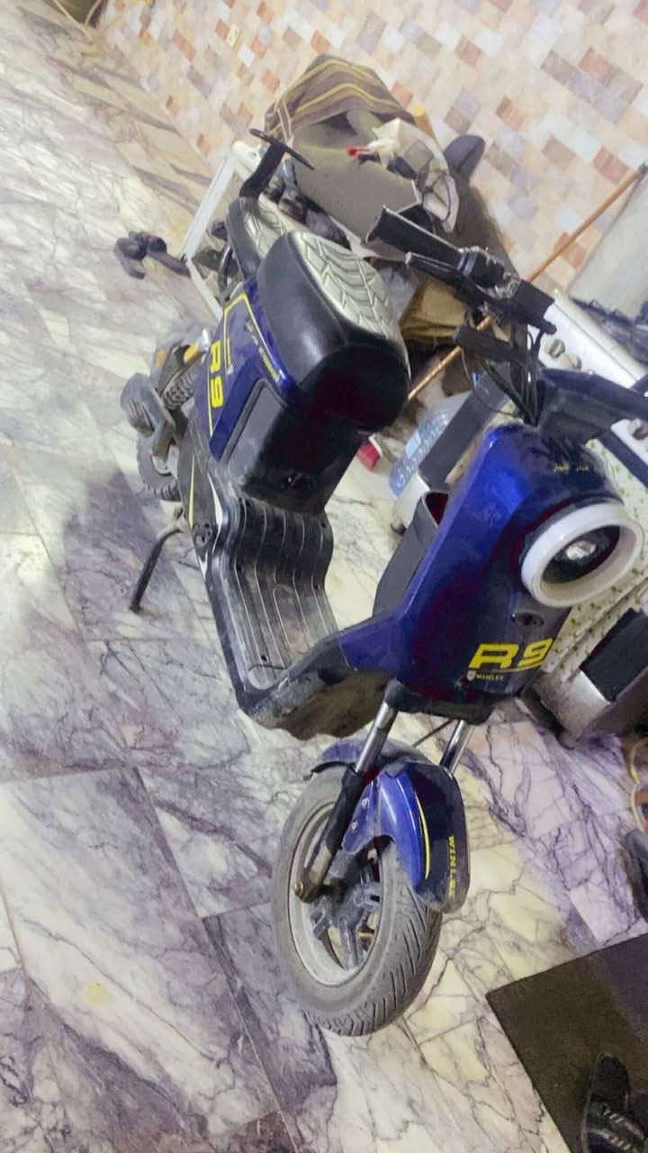 السلام عليكم
R9 للبيع
2025 جديده بطاريات جدد قبل 4اشهر مطلعها من الوكيل
كامله ماناقصها شي 
سعرها 375 وبيها مجال حك الجيه
مكانها بصره شارع الوفودجسر دويد
***********
