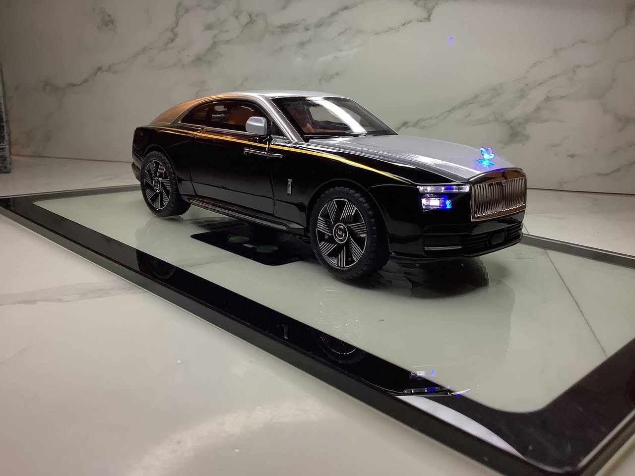 متوفر     

 مجسم.    رولز رويس سبيكتر 2024   حديد بالكامل 

حجم 1/24 يعني ١٧ سانتيم    تفاصيل القطعة   

تفتح ابواب + بنيد  + صندوك  + دبلات خلفيه واماميه +  اناره خلفيه واماميه   + سستم صوت كامل  ستيرن متحرك   مريات متحركة + اناره بالسقف +متوفر توصيل

 سعر 35 

اعتماد 5 اسيا


**إذا كنت صاحب هذا الإعلان وتريد حذفه لأي سبب، رجاءا أرسل رسالة إلى الدعم الفني**