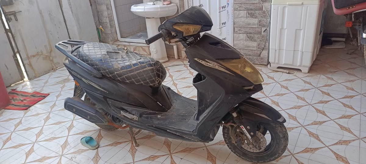سكنس محرك ماكس ياباني
الدراجة طافية فقط تحتاج عقل اتكفل بالمكينة كهربائيات كلها شغالة سلف لايت زنون اشاير سكن سعرها ١٢٥
مكاني أبو صخير ( الحيرة)  إتصال ع الرقم أو الواتساب 
الماسنجر عااااااااااااطل 
***********
