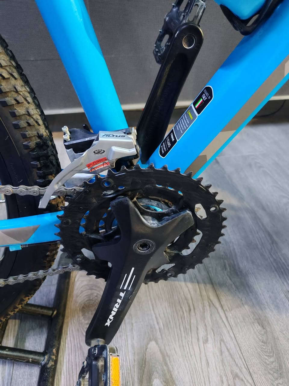 سەلام وعلیکم
مارکە Trinx X1
قیاس 27.5
لاشە M
 گیر 9 speed
بریک دهن
تایرات مارکە  kenda
 دبل هەوا
قلیل ماشی..


**إذا كنت صاحب هذا الإعلان وتريد حذفه لأي سبب، رجاءا أرسل رسالة إلى الدعم الفني**