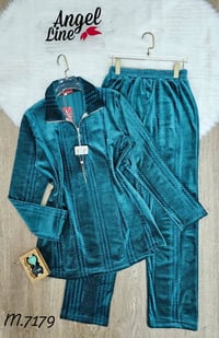 بجاما مخمل • مبطن سوفت • مقاسات ٤٢-٦٢