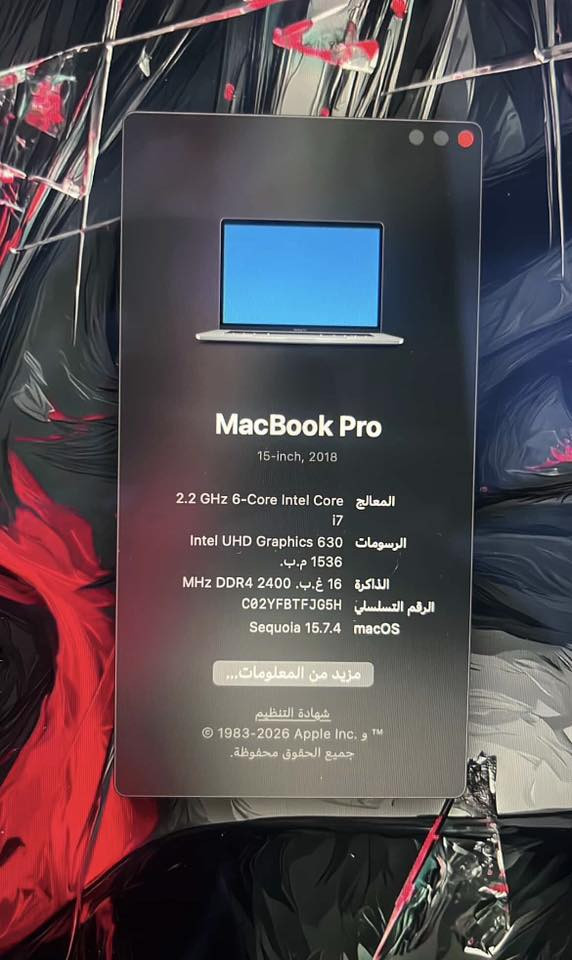Mac Book pro 2018
المواصفات:

* الشاشة: Retina عالية الدقة
    
    * 15 إنج: 2880×1800
* المعالج:
    * 
    * 15 إنج: Intel Core i7 أو i9 سداسي النواة
* الرام: 8GB / 16GB / 32GB DDR4 (حسب النسخة)
* التخزين: SSD من 256GB إلى 4TB
* كرت الشاشة:
    *)
    * AMD Radeon Pro 555X أو 560X مع Intel UHD 630 (15 إنج)
* Touch Bar مع Touch ID
* 4 منافذ Thunderbolt 3 (USB-C)
* Wi-Fi 802.11ac
* Bluetooth 5.0
* كاميرا FaceTime HD 720p
* بطارية تدوم حتى 10 ساعات تقريبًا
* نظام التشغيل: يدعم إصدارات حديثة من macOS
* اللون: فضي أو رمادي فلكي (Space Gray)  

المميزات

* شاشة Retina بألوان P3 وتقنية True Tone.
* أداء قوي للمونتاج، البرمجة، التصميم والأعمال المكتبية.
* هيكل ألمنيوم فاخر وخفيف.
* بصمة Touch ID.
* صوت ستيريو عالي الجودة


**إذا كنت صاحب هذا الإعلان وتريد حذفه لأي سبب، رجاءا أرسل رسالة إلى الدعم الفني**