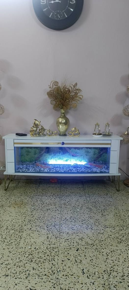 السلام عليكم ورحمة الله ميز بلازمه وحوض سمك للبيع ب125وبي مجال مكاني شقق الخضراء ايسر الموصل ***********
