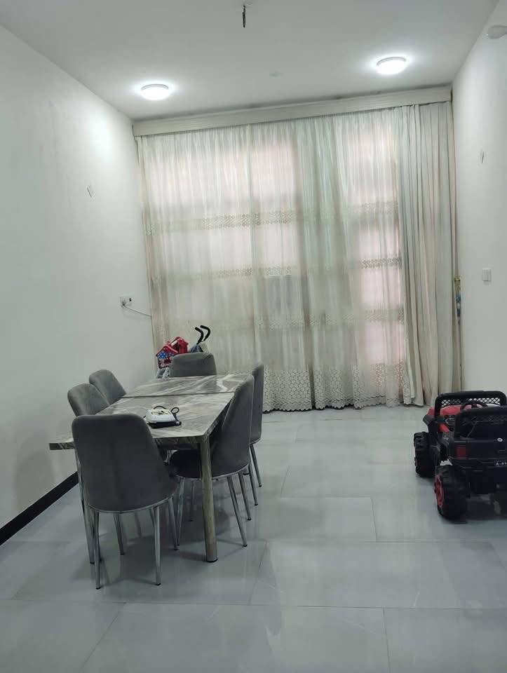 🧱 #دارالـــبـيـع مــســاحــتــه ١٢٢ م طابو صرف 

ـــــــــــــــــــ(#علمان بأن الدار مطلوب للااسكان٣٨)

#المــــوقـــــع // شارع80خلف صيدلية النموذجية 
_________________

#االمساحــــــة // ١٢٢م  
___________________
🔻 المحتويــــــات //

#الطابــــــــــــــق الأرضـــــــــي //
 غـــــــرفــه واستقبــــال   ومطـــــــبخ وهـــول ومجـمــــــــع صحـــــــــــيات 

#الطابــــــــــــــق الثانــــــــــــي//
 بــيـــتونــه

🔻الــــســعــر/خــاص

___________________

#للأستفسار أكثر الاتصال // ***********
ق______________________
🔷 لمــــــن يــــــرغب فــــــي عــــــرض عقاره طابــــــو صــــــرف او زراعــــــي او تجــــــاري يرجــــــى مراســــــلتنا
