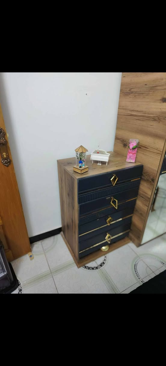غرفه نوم ١٠ قطع مودرن تركي كل ظرر مابيهه مديلهه زاويه بيهه اناره بل ميز وداخل كنتور سعر مليون وربع وبيهه مجال


**إذا كنت صاحب هذا الإعلان وتريد حذفه لأي سبب، رجاءا أرسل رسالة إلى الدعم الفني**