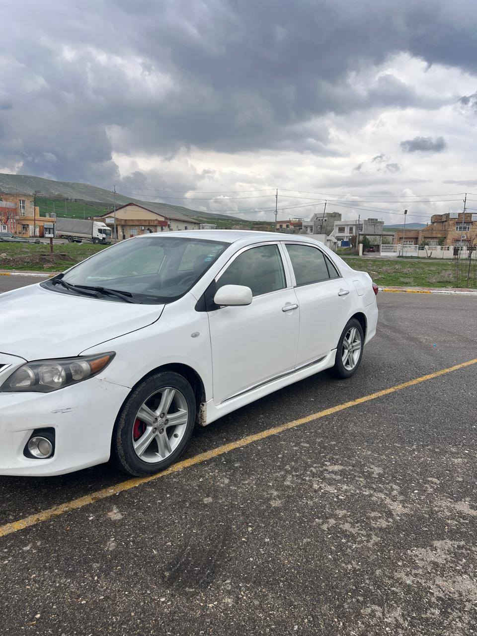 تويوتا كرولا ٢٠١٣ 
مةكينة ١٨ تشبول زينؤ 
رةقةم سةنةوى نوية 
بس صندق صبوغة و نيو جاملغى بشتةوة 
٩٩٠٠٠ هزار رؤشتية
سعر ١٢٥ و مجال 
*********** أربيل, العراق
