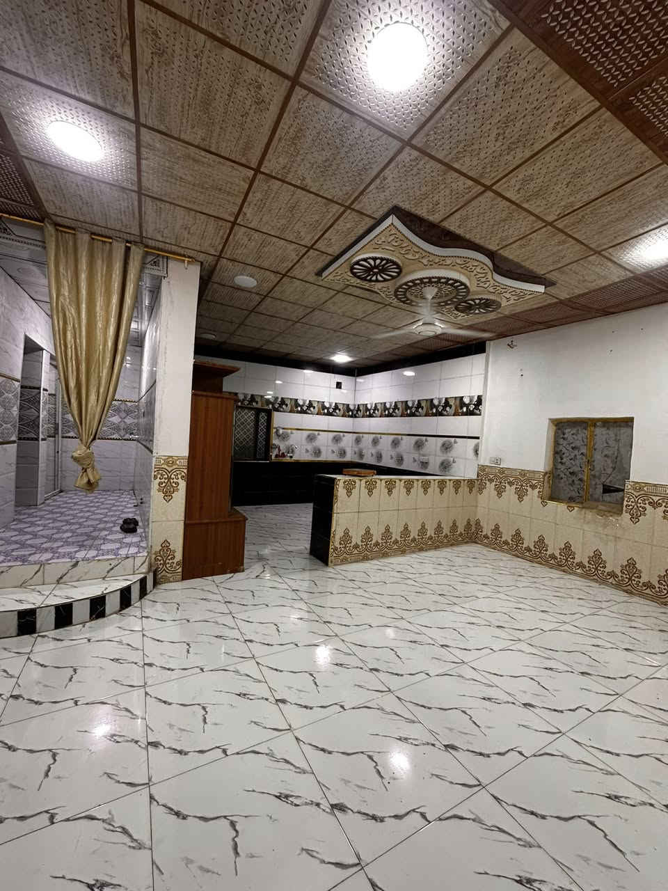 سلام عليكم دار سكن
البيع ابو الخصيب بهل عيد خلاف سوك ابو الخصيب 
مكون من غرفتين وصاله ومطبخ وحمامات ومساحه خلاف البيت وبوجه البيت 
بيت مرتب وسعر مناسب رباط ارظي ورباط شبابيج 
السكف سندويج 
طابو زراعي عراقي اصل 
المساحة 320متر 
السعر 35وبي مجال 
استفسار 
اتصل 
***********
