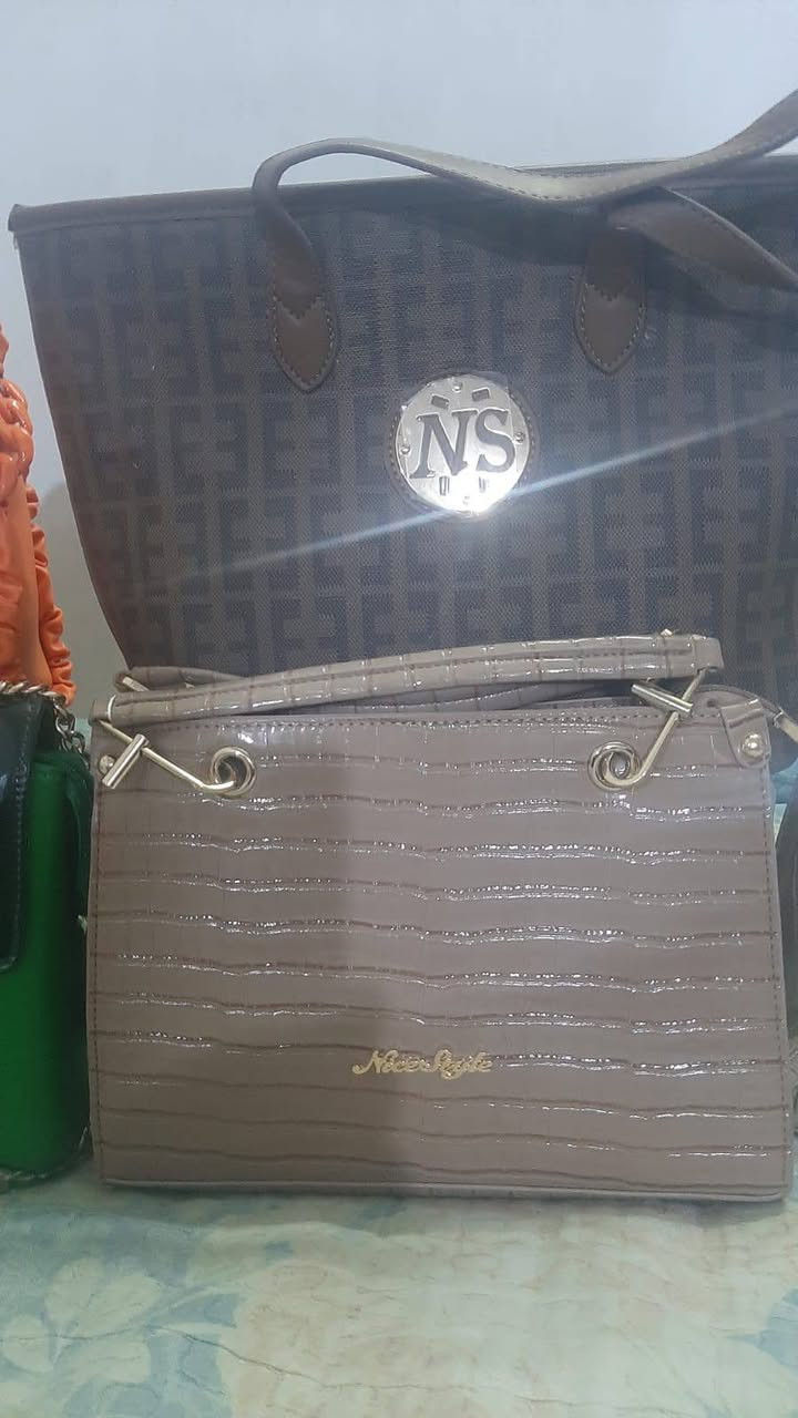 جنط ماركات للبيع جدد مع احذيه للبيع جدد قياسات متنوعه وأحجام متنوعه جدد للبيع كميه  الاسعار جوه السوك والجمله   الاحذيه قرابة ال 100 زوج    والجنط قرابة ال 70 جنطه المكان كربلاء اي استفسار ***********
