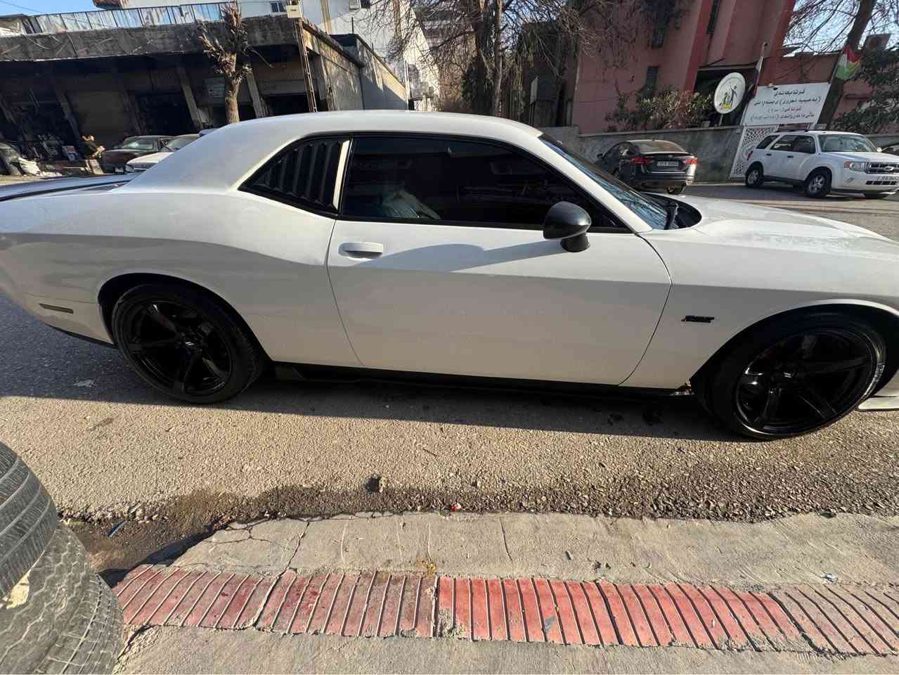 چالینجەر سپی ٤ پارچەو پە لەیەکی بچوک  زووورجوانە ٦ بستن شاشە گە ورە   تایەو ویلە هیلکات ***********
تایەو ویلی هیلکات   تەعدیل سورعە. کوشن کارەبا ناو دەری لۆکە. زۆۆۆر تنو تولە هەیکەلی زور جوانە مە کینەی بەس سەرەوەی کراوەتەوە  بە لام بوخاریش بە شەر ت سەیارەکە شوشە یە سنەوی تازەیە سعری 146 گەلا *********** السليمانية, العراق
