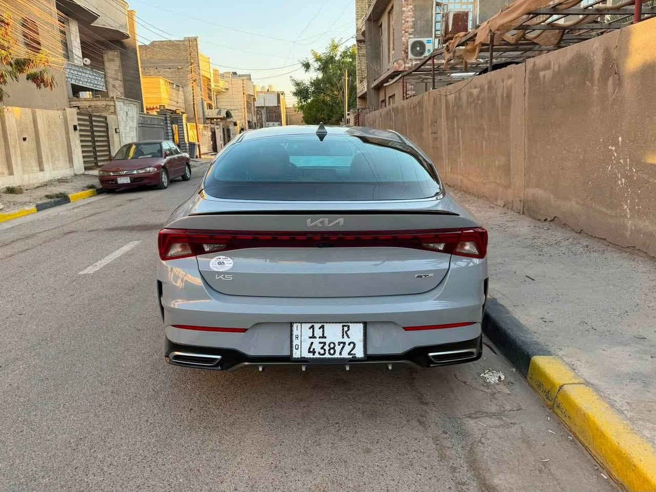للبيع  K5 GT-Line
موديل (2024) 
فول مواصفات ماعدا البنوراما…
📍 رقم بغداد. 
📍ماشيه حاليا 24 ميل قابل للزياده.
📍 لون أسمنتي مميز
📍داخل جلد  احمر المرغوب 
📍مكينه 1600 توربو 
📍السباره فور ويل
📍تشغيل عن بعد
📍صندوق ذكي يفتح بوحده  
📍دخول ذكي(بصمه) واناره ترحيب
📍رادار تنبيه اصطدام أمامي
📍قياده شبه ذاتيه
 📍تنبيه مغادرة المسار 
📍كاميرا خلفية 
📍شاحن وايرلس 
📍منافذ USB /
📍مانع انزلاق 
📍مقاعد جلد وكهرباء  
📍مقاعد تدفئه الاماميه
📍جام أوتو 
📍نظام مراقبة ضغط الإطارات (TPMS) 
📍شاشة تدعم Apple CarPlay و Android Auto 
📍مصابيح LED امامي وخلفي 
📍5 وضعيات قيادة: SPORT / CUSTOM SNOW / SMART / NORMAL
🔹 السيارة نضيفه جداً استخدام شخصي وجاهزه تخم تاير جديد وباتري جديد  ومسويلها عازل حراري لكل الجام  وبولش وعنايه..
صور الحادث و السونار بالمنشور ورقم الشاصي موجود راسلني وادزه الك وتدلل والسياره بجم كبس بلادي شرط ..
حادثها بامريكا واكع فد شي على  الجاملغ الخلفي والباب الخلفي جهة السايق من فوك   وبشرط الجاملغ رجع بارد فقط ربع التكمه صار بيها صبغ بدون لاايرباك ولا  لغد ولا شاصي وشرط الفحص …
السعر ( 193 )وبيها مجال بسيط ..
العنوان …
بغداد الدوره  ..للتواصل *********** /واتساب … بغداد, العراق
