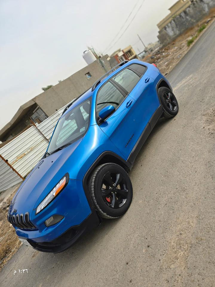 السلام عليكم 
جيب شيروكي بزون 2018 
ماشية 178Km
محرك جديد
صدر جديد 
تبريد 1/1
عندي صور سونار جاملغ وبنيد  
رقم بغداد 
تحويل ثاني يوم 
السعر 100$ وبيها مجال مكاني بغداد الدورة
للأتصال 
***********
