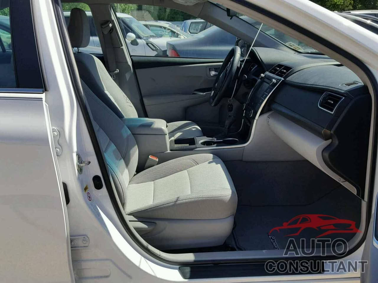 السلام عليكم 
للبيع 
كامري موديل 2017 مواصفات LE رقم سليمانيه دولي باسم البايع شرط التحويل والوكاله 
السياره كلين بدون صبغ 
نظيفه مالت بيت السياره بعدها على وضع الشركه 
صور الشاصي والضرر مرفق بالمنشور 
السعر 170 وبيها مجال 
عنوان السياره قضاء الحويجه 
خاص ما اجاوب 
للاستفسار الاتصال على الرقم التالي 
‏‪0780 403 4387‬‏
