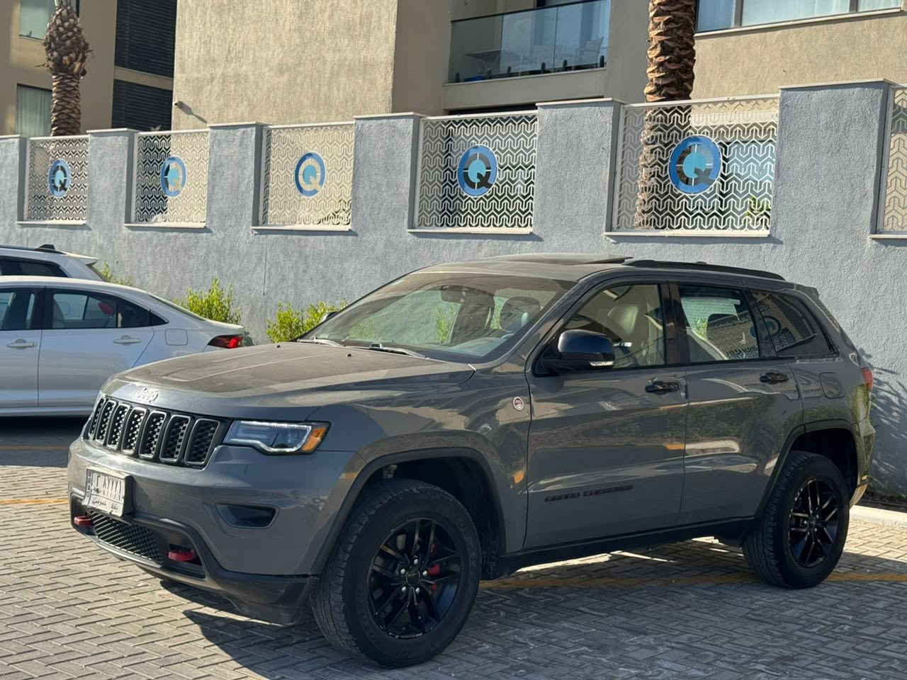 سلام عليكم للبيع جيب ترايل هوك موديل ٢٠٢٠فول مواصفات جكات ٣مراحل حساس امامي خلفي كشنات جلد تدفئه تبريد خزن مومري ٣وضعيات كشن كهرباء  رادار امامي خلفي جانبي شاشه ايباد وتحكم بل شاشه محرك ٣٦٠٠بلادي ممفتوح بونراما ٣طكات  شفتات ستيرن ماوس تحكم مري شفط زنون بلادي هوك امامي وخلفي وشاحن طوارئ ثلاجه جكمجه شاحن لاسلكي جنطه شفط بعد بيه هواي مواصفات سياره رقم بغداد مميز ولون اسمنتي وابسمي سونار موجود وموضح كلشي بجم كبس ماشيه 42 ايرباك  برده اوتو سلوب فول الاخير السعر210 وبي مجال  مكان بغداد الكرخ اتصال ***********‏ فور ويل  توقف ذات
