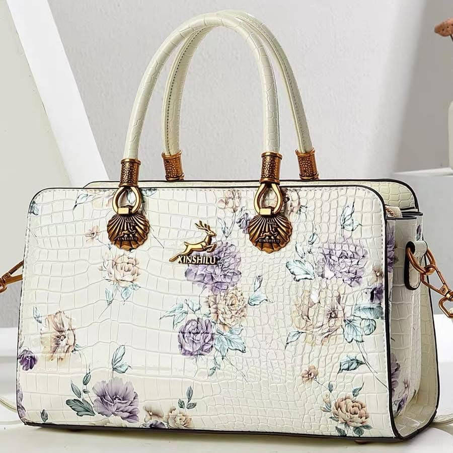 التميز والأناقة عنوانا #قطعه مميزه وراقيه #للحجز ***********#بنات كل لون تجي قطعه وحده
