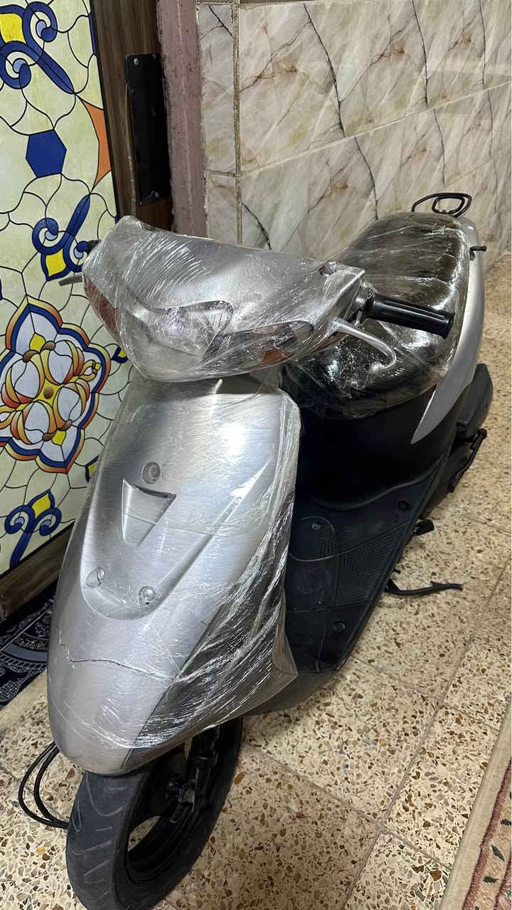 سازوكي دراجة نضيفة جداً 
شلعة نص نكرة تشتغل كهربائيات كله شغالة محرك جداً ناعم ومينسمع دراجة ممتعوبة السعر270 وبيه مجال 
للاتصال *********** عمارة, ميسان
