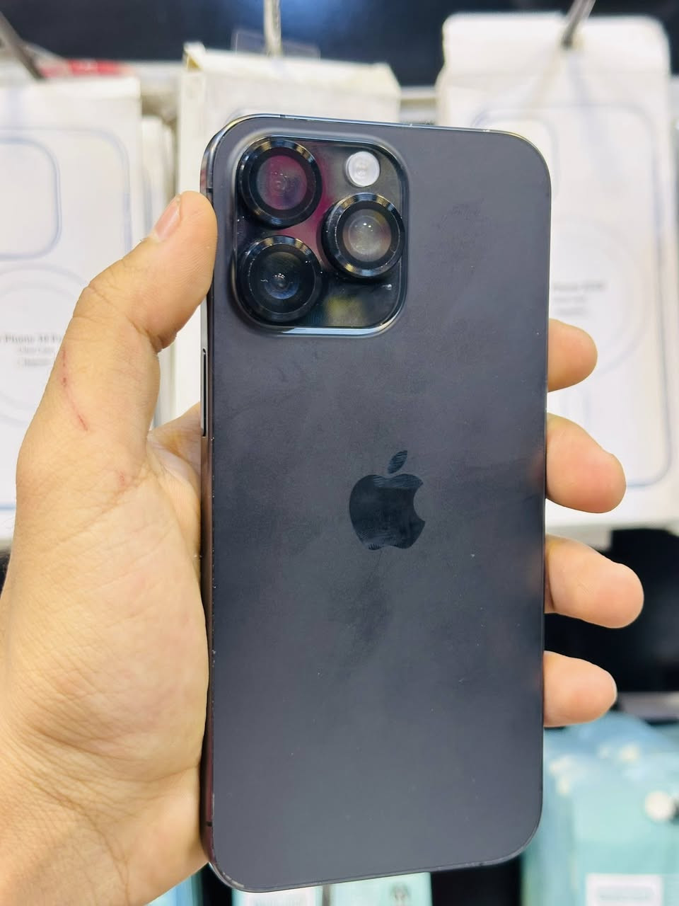 السلام عليكم
iPhone 15 pro max
ذاكره 256
مبدل شاشه وبطاريه ومبدل كامره مكتوبه مستعمله يعني اصليه الجهاز عربي شرق اوسط A/AA مكاني بغداد مدينه الصدر السعر 640 رقمي ***********
