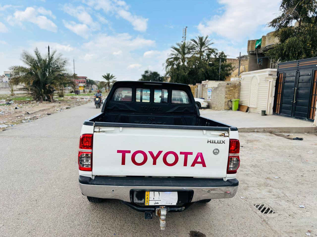 السلام عليكم مكلف بالنشر
تيوتا هايلوكس 2013 
كويتي فول 
مكينة 2700 مال 2015 حاوية
مواصفات
تحكم ستيرن جهتين 
داخل صاج بلادي
 فور ويل 
اشاير بالمري 
حساسات خلفية 
هوك خلفي 
عبوة دبل فيت بم 
السعر 215 وبيها مجال 
للاستفسار 
‭0770 292 8015‬
‭0778 353 5614
