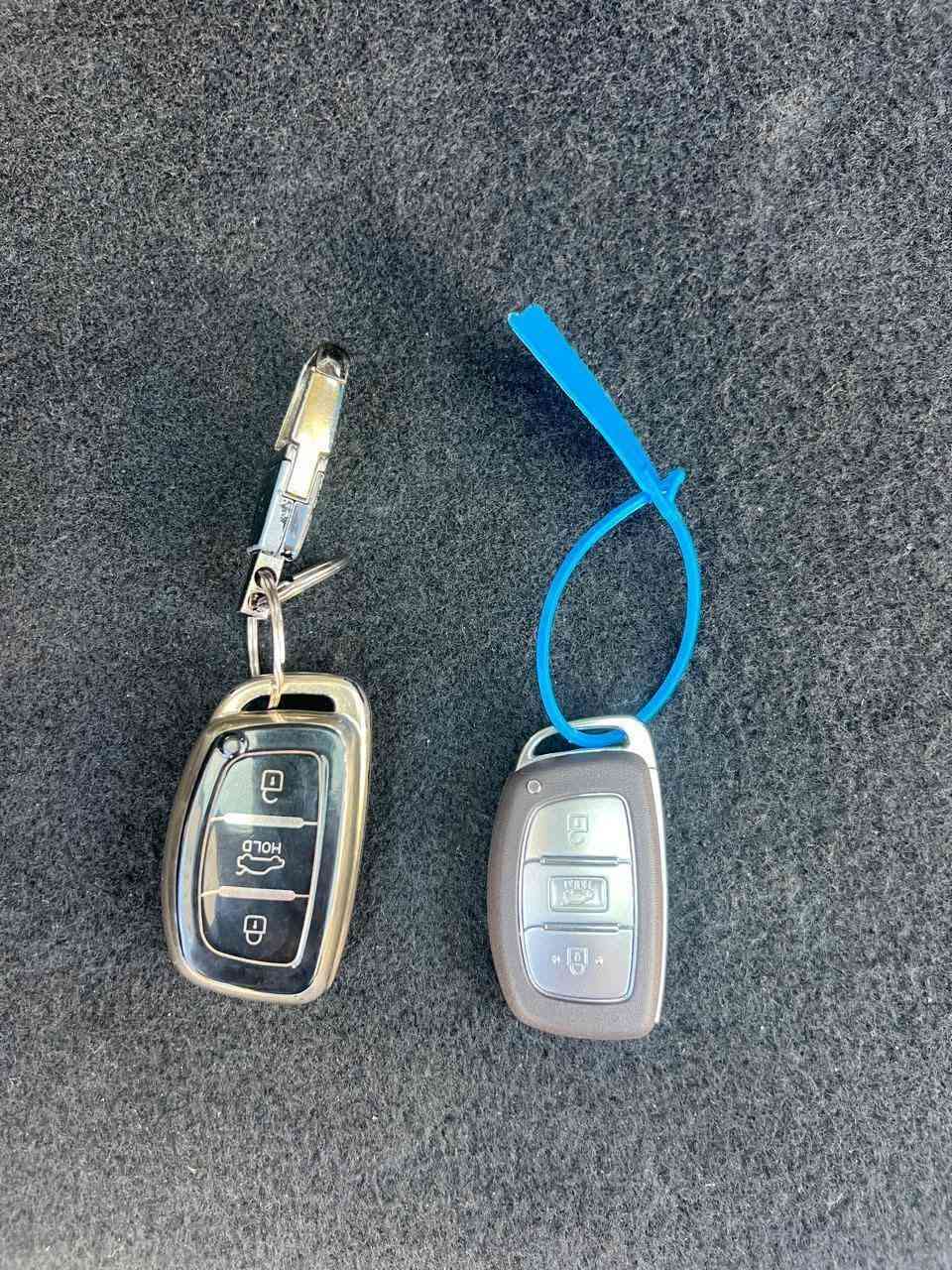 تۆکسۆن 2019
فوول مواسەفات
دەفتەری بەنزینی هەیە 
شاشە
6 ئێرباگ 
کامێرا پێش و دوا
حەساسی پێشەوە و دواوە
ئاوێنە شەفت
سوکان ڤۆلیۆم
تەحدید سورعە
ئاوێنە هیتەر
ڕادار
ئۆتۆ برێک
تەبرید مەرکەزی
بەصمە 2 سویچ شەریکە
لایت پێشەوە بلاد لید
بەگلایت لید بیلاد
پلاکجتۆر
ویل کڕۆم حەجم 19 ئینج
 تایەی تازە 4 

3  مۆدی لێخوڕین ئێکۆ و سپۆڕت و کۆمفۆرت

مەکینە 1.6 
4پستۆن گێڕ و مەکینە وکارەبایی و هەموو گیانی بەشەرت

ڕەقەم هەولێر تازە تەحویل وەکالە هەمان ڕۆژ بۆت ئەکەین

زۆر زۆر پاک ماوەتەوە سەیارەکە جوانە و یەک دەس بوە

سعر 210 وەرەقە و مەجال

ڕەقەم تەلەفون ئاسیا و کۆڕەک واتسئاپی لەسەرە

***********
***********
