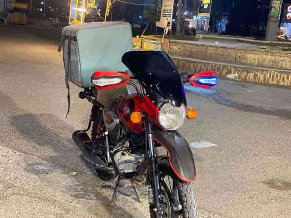 سلام عليكم شباب هاي دراجه لبيع دراجه نشطه مجفته تجفيت شركه كلجات جدد تايرت جددد يعني دراجه تاخده وتلطلع لشغل منا (اوراق اسكنر) مكفوله سرقه عشائر وقانون السعر 1200 أو بيه مجال قليل حك جيتكم وكل لهلا بيكم  
المكان 📍
حي العامل بغداد 
الرقم 
***********
