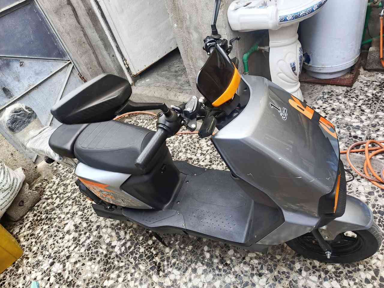 السلام عليكم
دراجه شحن للبيع 
النوع GR
الموديل 2025
بطاريات 2025
السرعه 85 حقيقي 
مواصفات الدراجه 
مثبت سرعه 
حساسات ابريك امامي خلفي 
ابريك دسك 
خمس بطاريات كبار او تكدر اضيف وحده اسويهن 6
بصمات العدد2 سويج العدد2 كرت العدد 2
لايت زنون عالي ناصي 
اشاير يمنه يسره 
الملحقات : شاحنه اصليه تقره الشحن رقم من 100
امرايات يمنه يسره 
صندوق كبير خلفي يفتح علا المفتاح 
السعر مناسب 400 او بيهه مجال بيع مستعجل 
التواصل فيس متواجد


**إذا كنت صاحب هذا الإعلان وتريد حذفه لأي سبب، رجاءا أرسل رسالة إلى الدعم الفني**