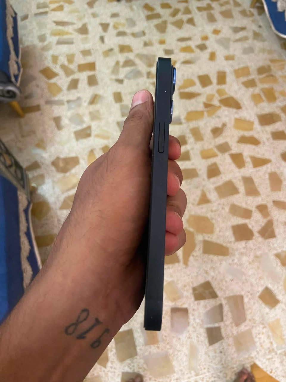 السلام عليكم أيفون 13 عادي بطاريه 91 وتر الجهاز شحط مابي شرق اوسط ذاكره 128 سعر 500 
عنوان : حي اور 
***********
