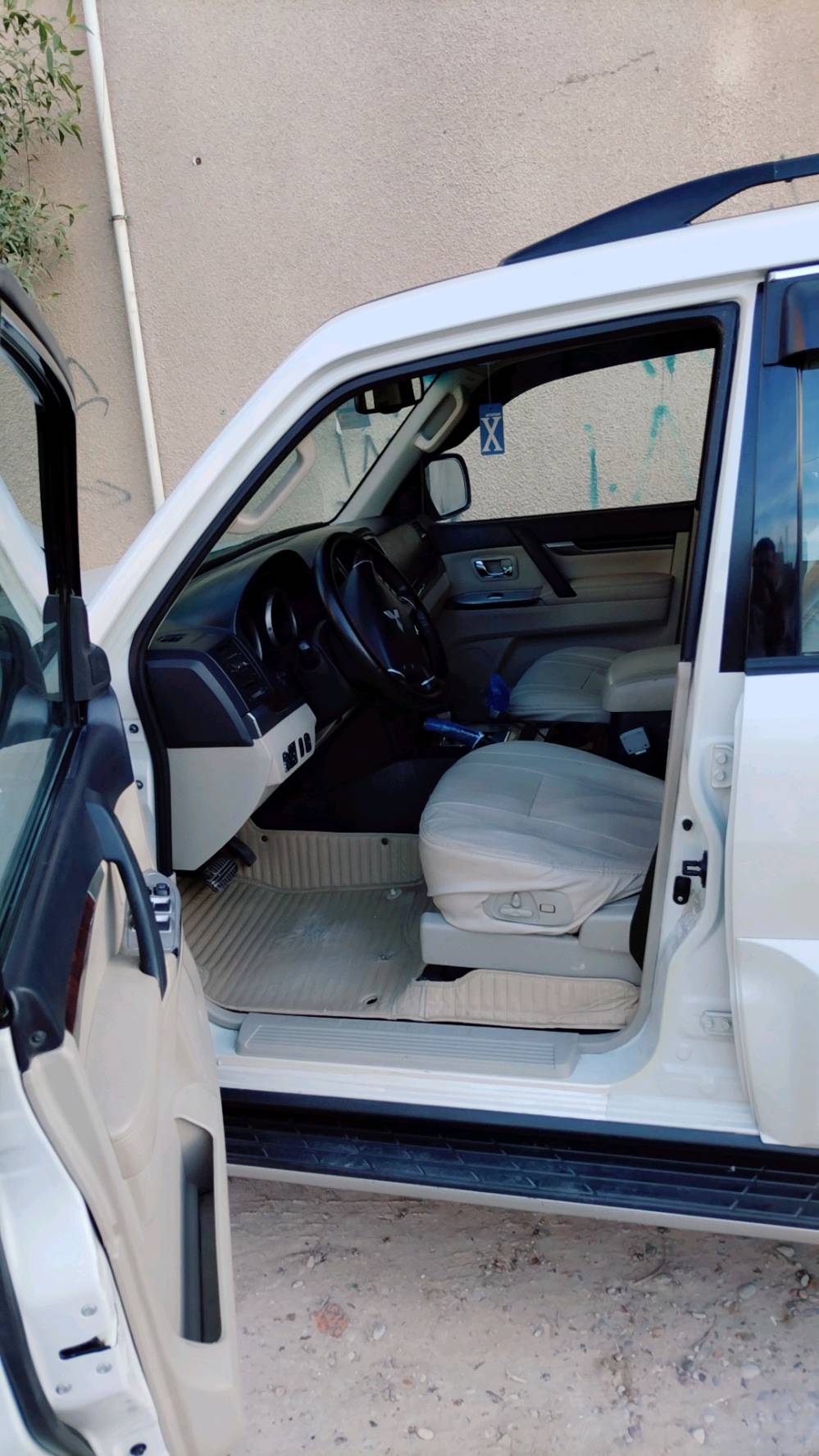 سلام عليكم اخوان عندي سياره باجيرو 2016 فول حبتور رقم أربيل للبيع ماشيه 132 سياره بسمي مكاني بغداد دوره 