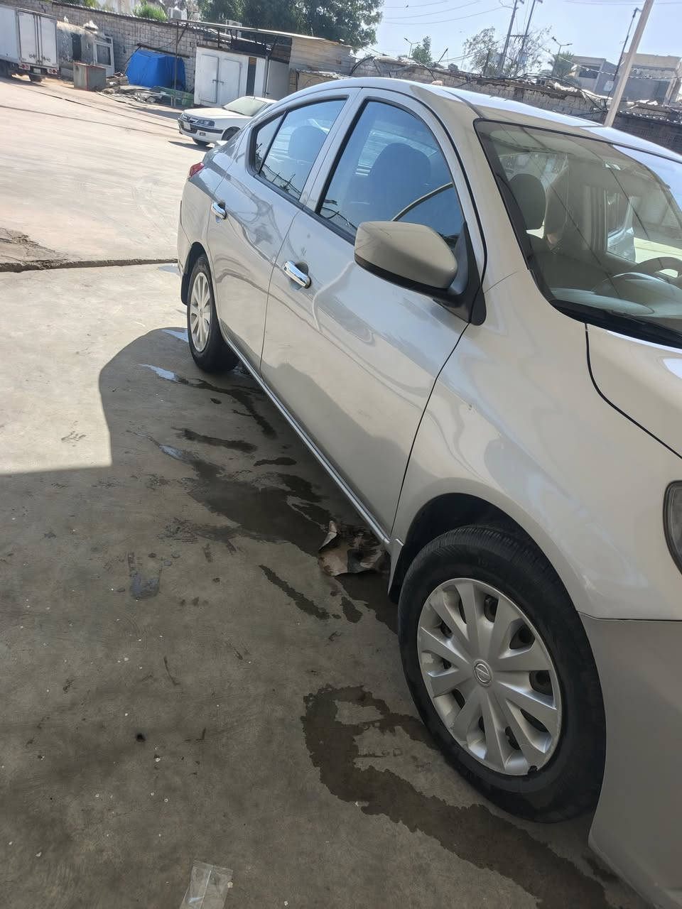 نيسان فيرسه موديل ١٩ وارد أمريكي حادث باب السائق والباب وره السائق يعني بيه بابتين فقط رقم اربيل جديد سنويه جديده هزه جديده تريد تحويل ثانيوم تريد وكاله اني حاظر السعر ٩٥ وبيه مجال مكاني بغداد الكاظميه ‏‪***********‬‏
