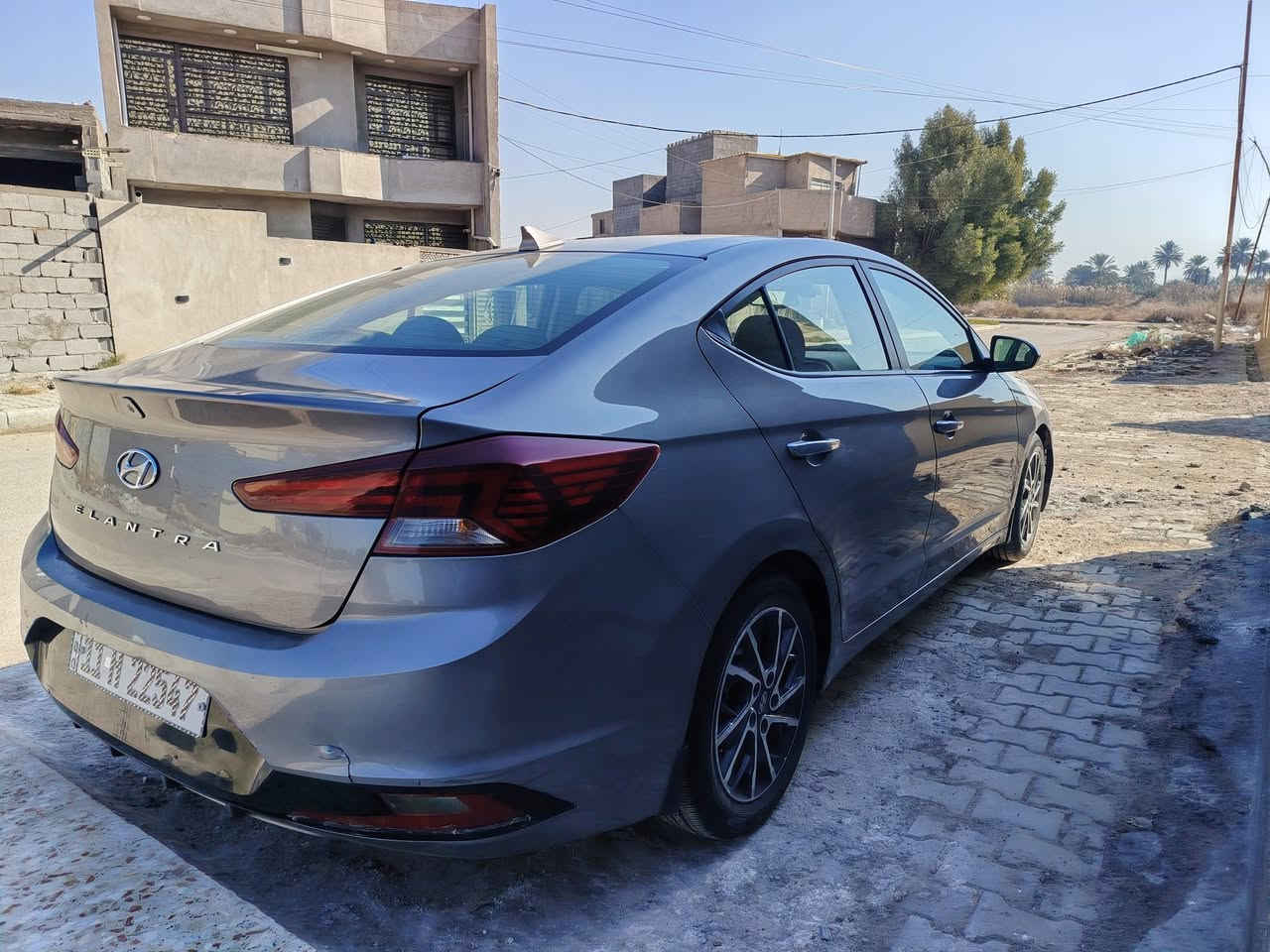 السلام عليكم 
النترا ٢٠٢٠ وارد امريكي 
مواصفات السيارة فول 
كير ATM
فتحة سقف
رادارات 
تثبيت سرعة 
تثبيت مسار 
قيادة ذاتية 
تدفئة كشنات 
نظام ABS  
محرك ٢٠٠٠ ما مفتوح 
حادثها جاملغ وبنيد بدون دواخل 
باقي الاجزاء سليمة 
السعر ١٣٨ ورقة بيها مجال
مكان بغداد اليوسفية 
***********
