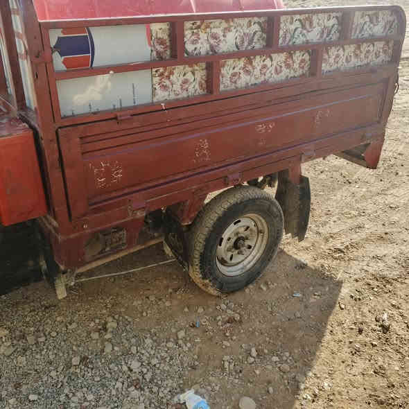 سلام عليكم ستوته للبيع موديل 2020 اوراق كامله تايرات جوبلس كهربائيات كامله مكينه ناعمه تخبل نكره سلف سعره 950 وبيه مجال حك جيه رقم الهاتف وبي واتساب ***********
