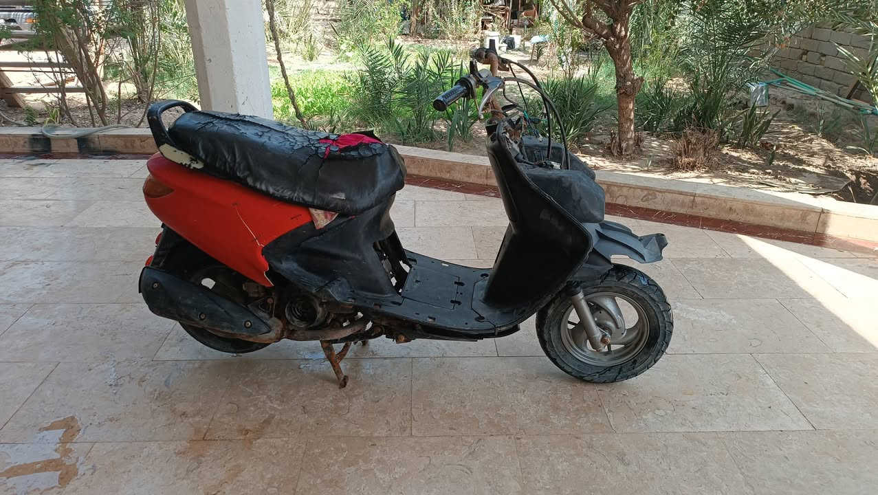 سلام عليكم
دراجه فراشه للبيع الدراجه شغاله عوزه ملف والملف موجود غراضها البقيه موجوده شرط الشغل بس ابيع كوم حديد السعر ١٥٠ 
الشرش
فقط واتساب واتصال 
***********
