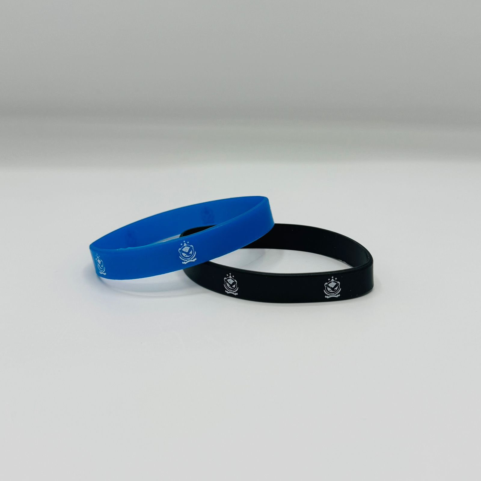 سوارات اندية السعر ألف دينار
كربلاء الجمعية السعدية خلف ماكولات المرام داخل الفرع 

الاتصال :***********

زيد غريب للتجهيزات الرياضية
