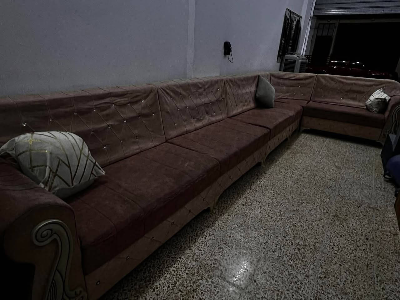 ديوان للبيع 📍 عرض خاص 
٧امتار ونص 
مابي اي عيب 
السعر 110 فقط ❤️‍🔥


**إذا كنت صاحب هذا الإعلان وتريد حذفه لأي سبب، رجاءا أرسل رسالة إلى الدعم الفني**