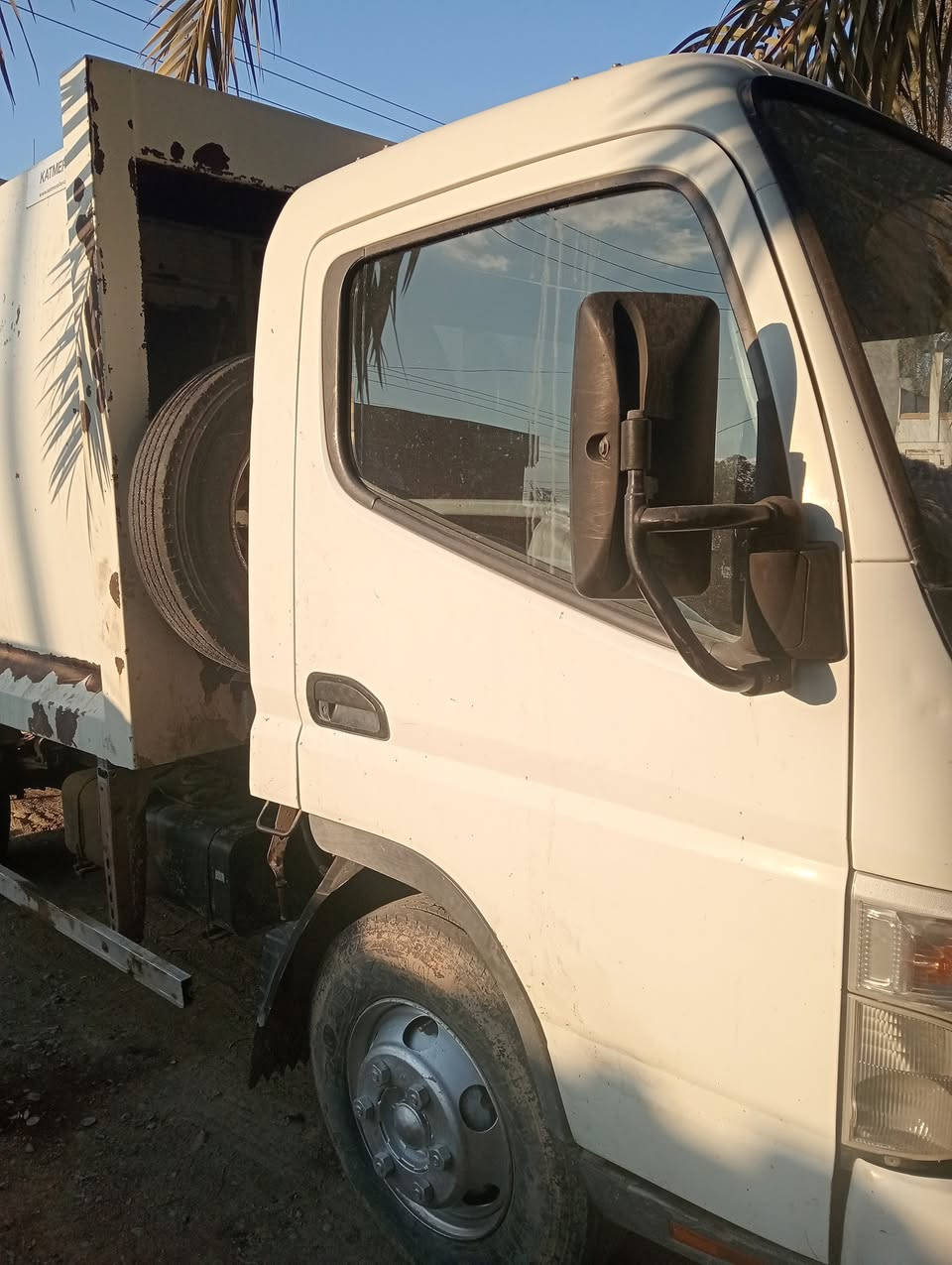 سلام عليكم كنتر كابسة موديل 2011 سيارة كاملة كل نقص مابيها السيارة اشتغل بيها ع قطاع الاهلي وبيها مشتركين هواي السيارة ابيعها هي ومشتركينها موقعها ديالى بعقوبة تقاطع الساده للبيع وهذا رقمي ***********
