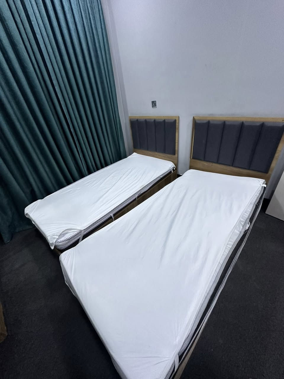 غرفه نوم 🛌 تركي شبابيه اسره 2 قسم  كميه غرف هواي 
ام نفرين قسم ثاني  غرفه 4 و 3 قطع 
***********
واتس
