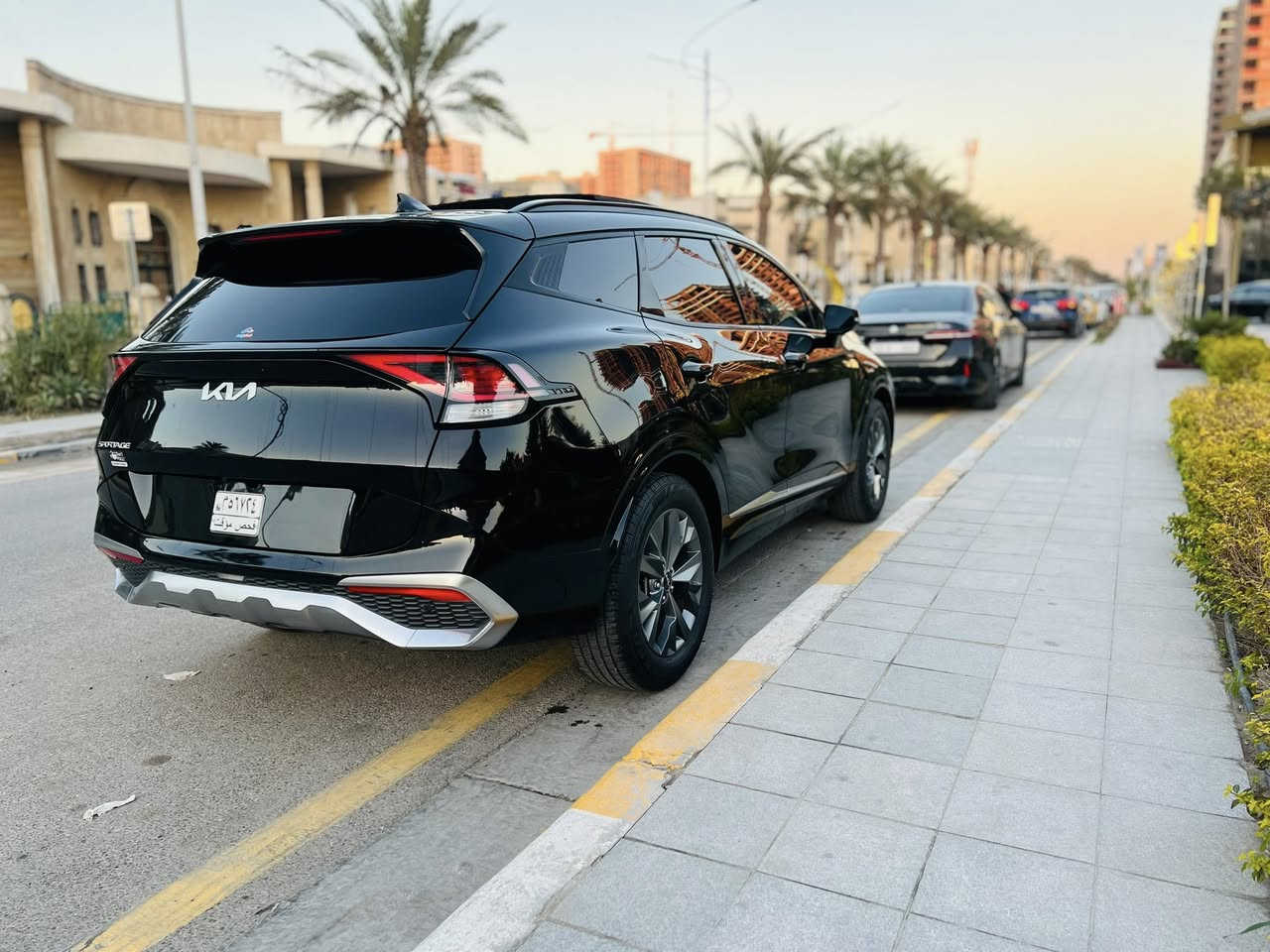 السلام عليكم ورحمة الله وبركاته
بدون لوحات - (فحص مؤقت)
للبيع كيا سبورتج موديل 2023 وارد أمريكا بدي طويل
ممشى 47 ألف ميل (ممشى  داخل أمريكا فقط)
محرك حجم 2500 Cc
📌 اللون: أسود ملكي
📌 بدون صبغ – بدون تبديل – بدون شواصي
📌 الملاحظة الوحيدة: دعامية أمامية وبارد بالبنيد فقط 

الفئة: SX فل كامل

المواصفات:
✔️ فتحة سقف بانوراما
✔️ شاشة جبيرة متصلة (دبل سكرين)
✔️ تشغيل بصمة وتشغيل عن بعد
✔️ مقاعد جلد
✔️ كشنات كهرباء مع خزن (ميموري)
✔️ صندوق كهرباء (جكات)
✔️ سستم صوت أصلي Harman Kardon 🎶
✔️ حساسات خلفية
✔️ رادار أمامي
✔️ نظام النقاط العمياء
✔️ مثبت السرعة: رادار ذكي (Smart Cruise Control) يحافظ على المسافة بينك وبين السيارة اللي أمامك.
✔️ نظام التوقف التلقائي: التحذير من الاصطدام الأمامي مع مكابح الطوارئ.
✔️ Auto Stop / Start
‏✔️ Auto Hold

السيارة نظيفة جداً وحالة ممتازة، ✨
💵 السعر ١٨٨ ورقه 💵
رقم الشاصي للشفافية:
‏5XYK43AF7PG028450
السيارة بدون لوحات - بعدها فحص مؤقت
للتواصل ***********
