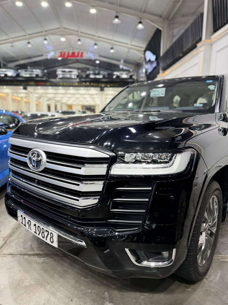 لاندكروز vx 2023
مكفولة كفالة عامة 
مغلفة بلكامل ppf
ماشية 32 الف كيلو
المواصفات 
فتحة سقف
داخل جلد ابيض
لايت امامي vx
تبريد مقاعد
شاشات عدد٣
كامرات عدد ٤ 
بدون اي نقص وجديدة كلش 
رقم بغداد تحويل ثاني يوم 
السعر 64,800 وبيهة مجال بسيط 
مكان السيارة بغداد الكاظمية جكوك 
***********

