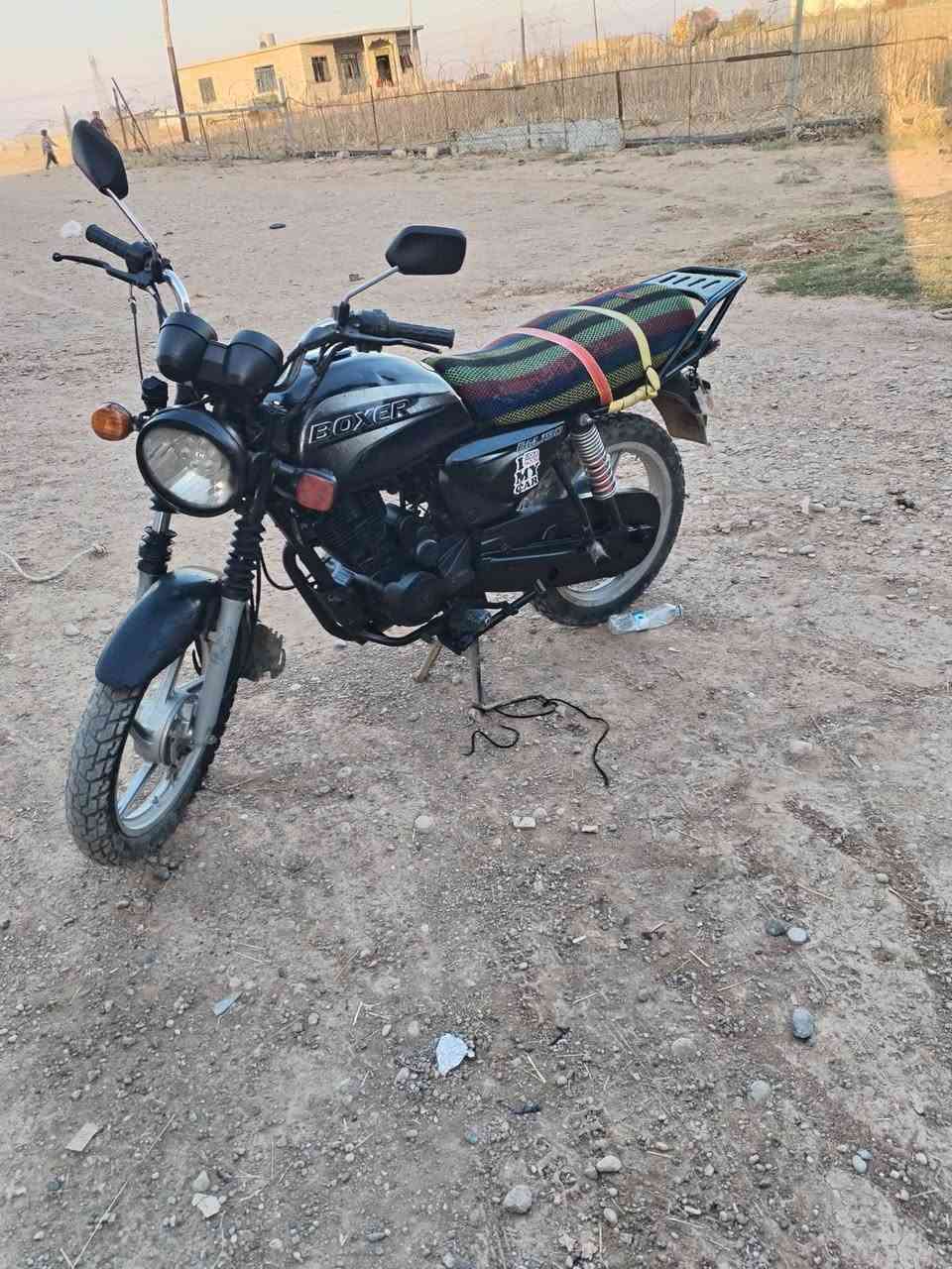 السلام عليكم ماطور للبيع بوكسر موديل 20وايرمنيه كلها تشتغل تواير جدد سعر 280بي مجال  للستفسار لتصال علا رقم *********** مكاني بل كسك مراوس يرهم
