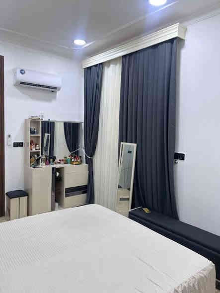 � شقة للبيع – الكرادة / قرب إعدادية الشرقية للبنات
📐 المساحة: 105 متر
🛏️ التقسيم: غرفتين نوم + صالة
🌅 بالكونات: أمامي وخلفي
📅 سنة البناء: 2025
🏢 الطابق: الرابع

✨ شقة حديثة البناء، موقع مميز وقريب من جميع الخدمات ✨

📞 للاستفسار والاتصال:
***********
***********

🏢 شركة عصر حمورابي للاستثمار والتطوير العقاري
📍 الكرادة – شارع العطار – بناية عصر حمورابي

🔹 نستقبل جميع العروض العقارية
 (بيع – شراء – إيجار – إدارة أملاك) �
