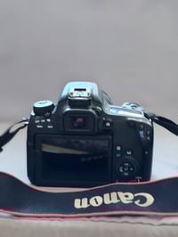 للبيع كانون 90 دي  غنيه عن التعريف مايحتاح اسولف او اكلك شنو مواصفاته ...