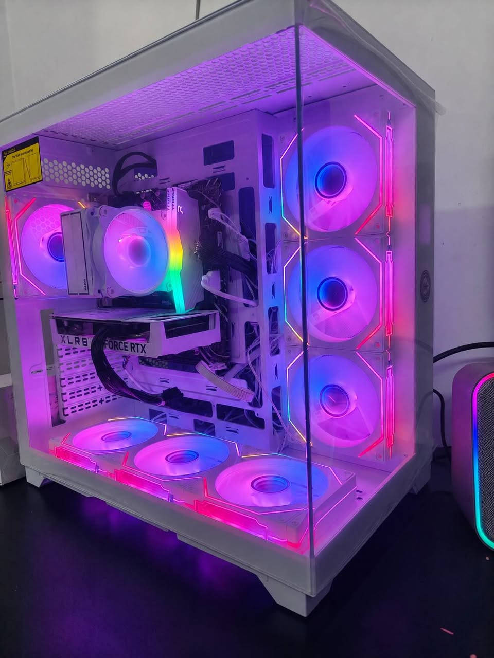 كيس فقط
كيس فقط

تجميعه كلها بيضه للبيع

مكاني بغداد ابو غريب ***********

GPU RTX  PNY 4060  2FAN ابيض 
الكارت جديد لا مفتوح ولا مصلح نظافته 100%
CPU CORE I5 14400F  10CORES 16 THREADS 
RAM  T.FORCE 16X2 32GB 3600HZ ARGB white 
MOTHERBOARD ASUS PRIME H610M ARGB
STORAGE NVME M.2 LAXER 1000GB 
تبريد هوائي SAMA 
POWER SUPPLY SEGATOP 750+80
CASE HERO 7FAN ARGB WHITE COLOR 
متغير لاكثر من عشر الوان
سلام عليكم شباب احتاجيت واريد ابيع قيموها بل يرضي الله شكد تسوه واذا متعرف بيهن لتكسر بيها فدوه اروحلك
